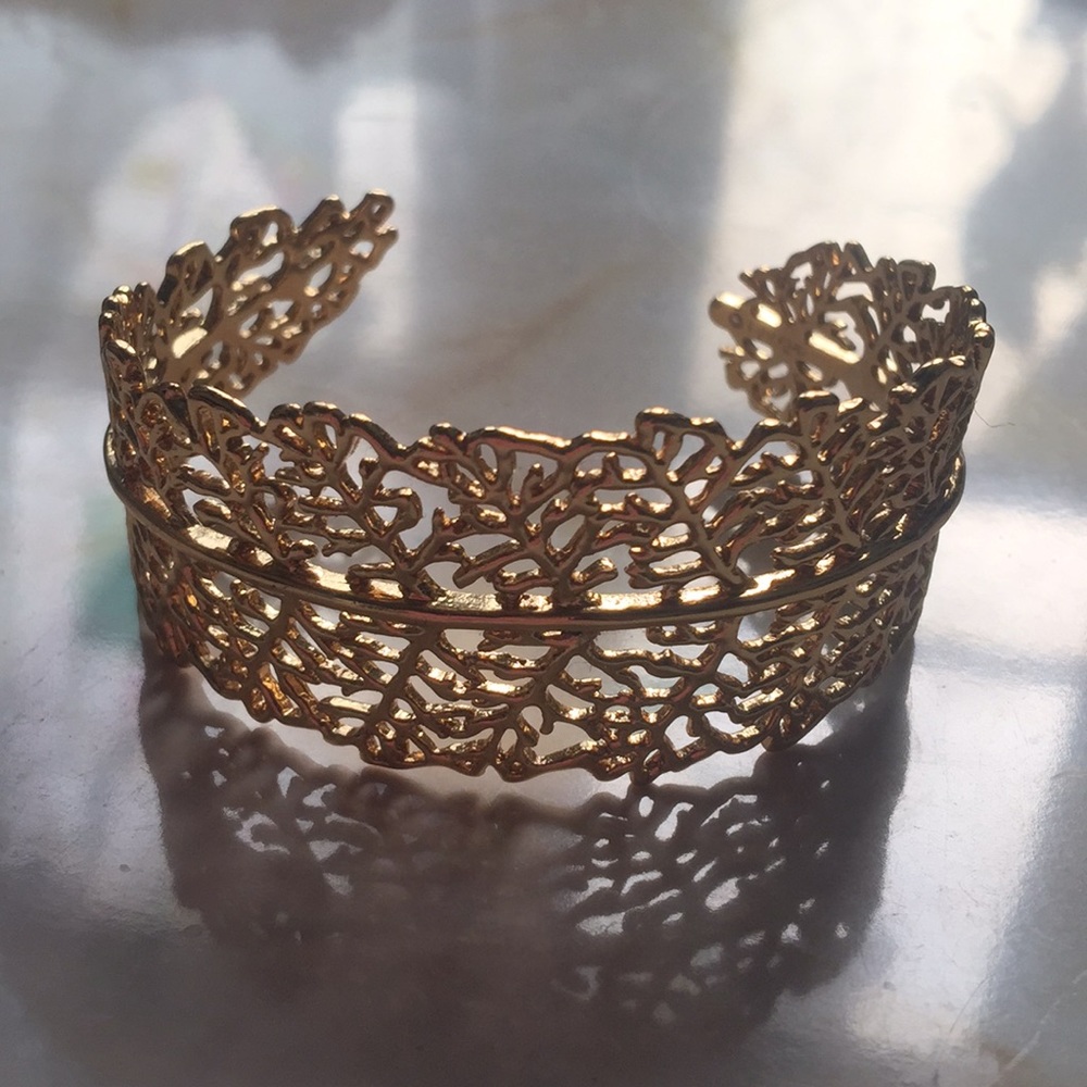 Stella & Dot👸🏼❣️ Gold Detailed Cuff